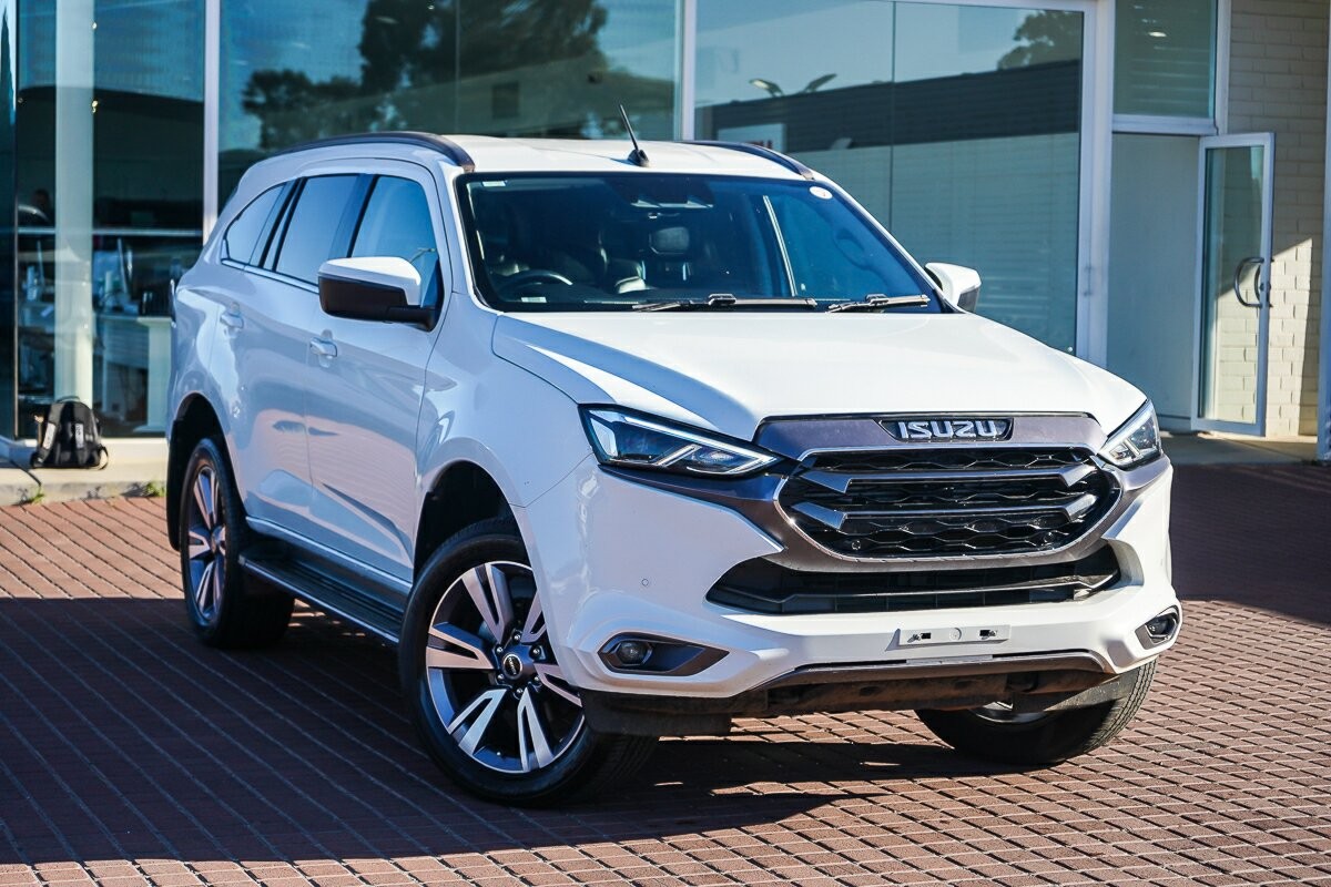 Isuzu Mu-x image 1