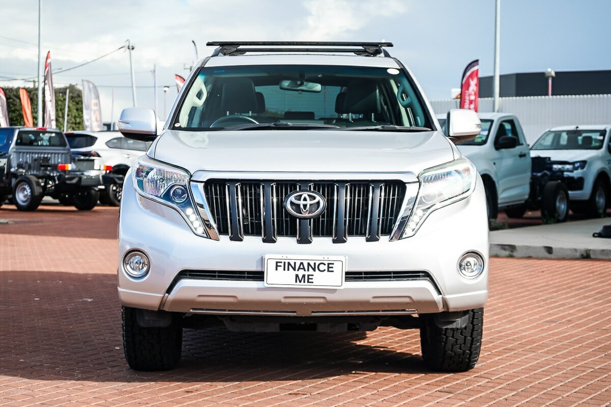Toyota Landcruiser Prado image 3