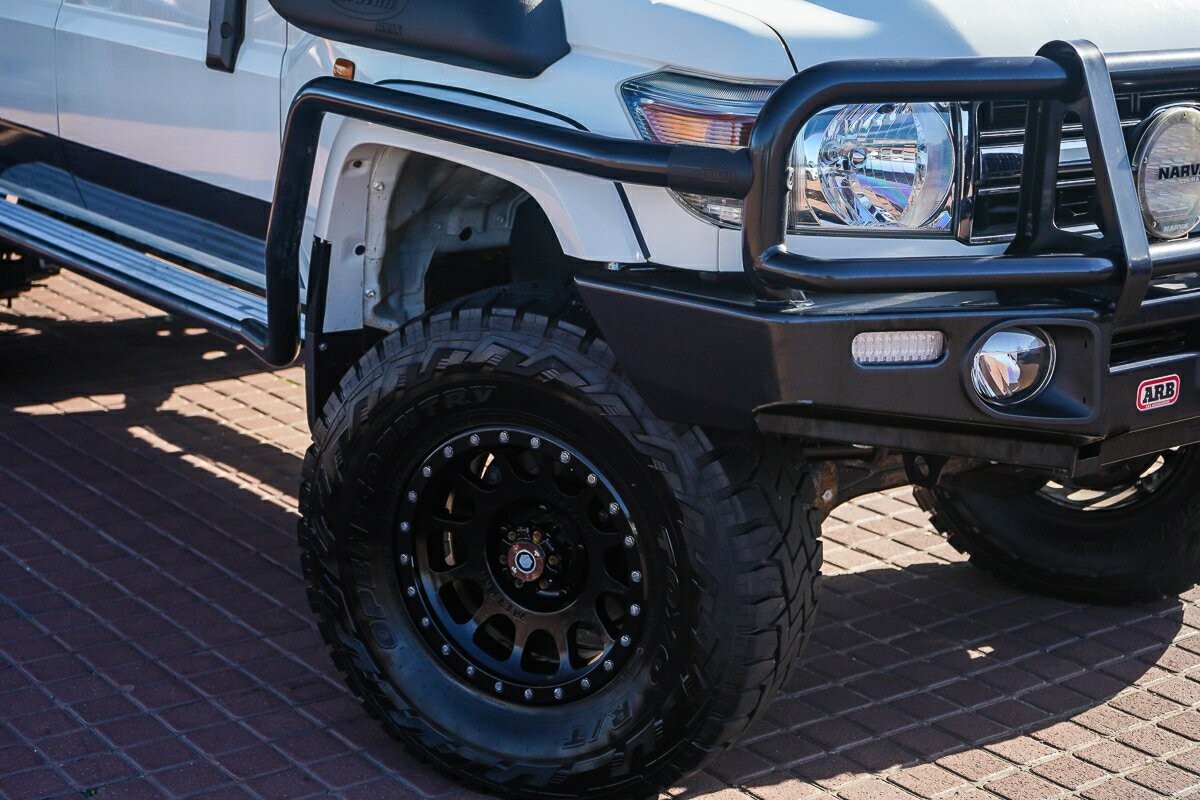Toyota Landcruiser image 2