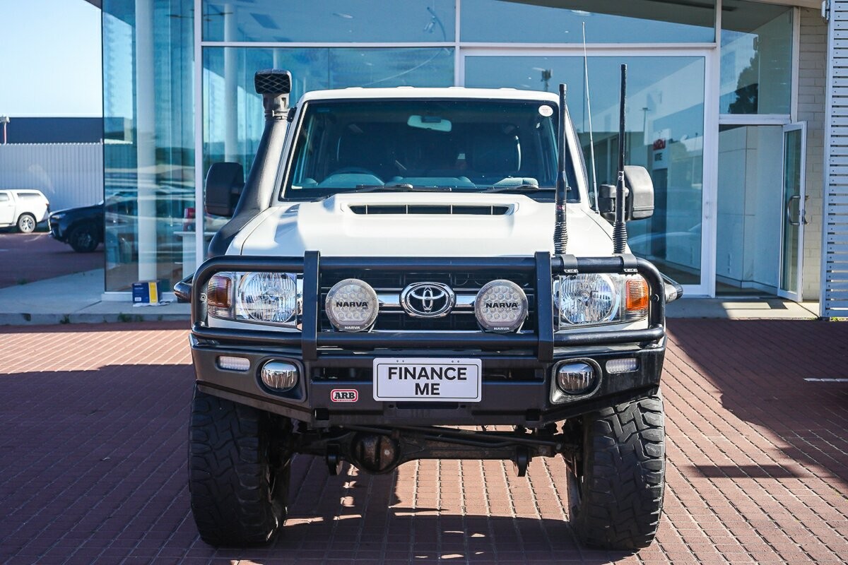 Toyota Landcruiser image 3