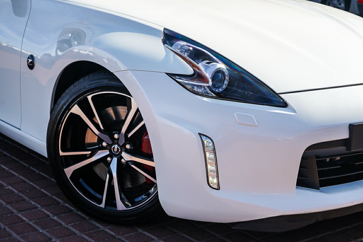 Nissan 370z image 2