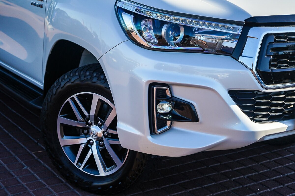 Toyota Hilux image 2