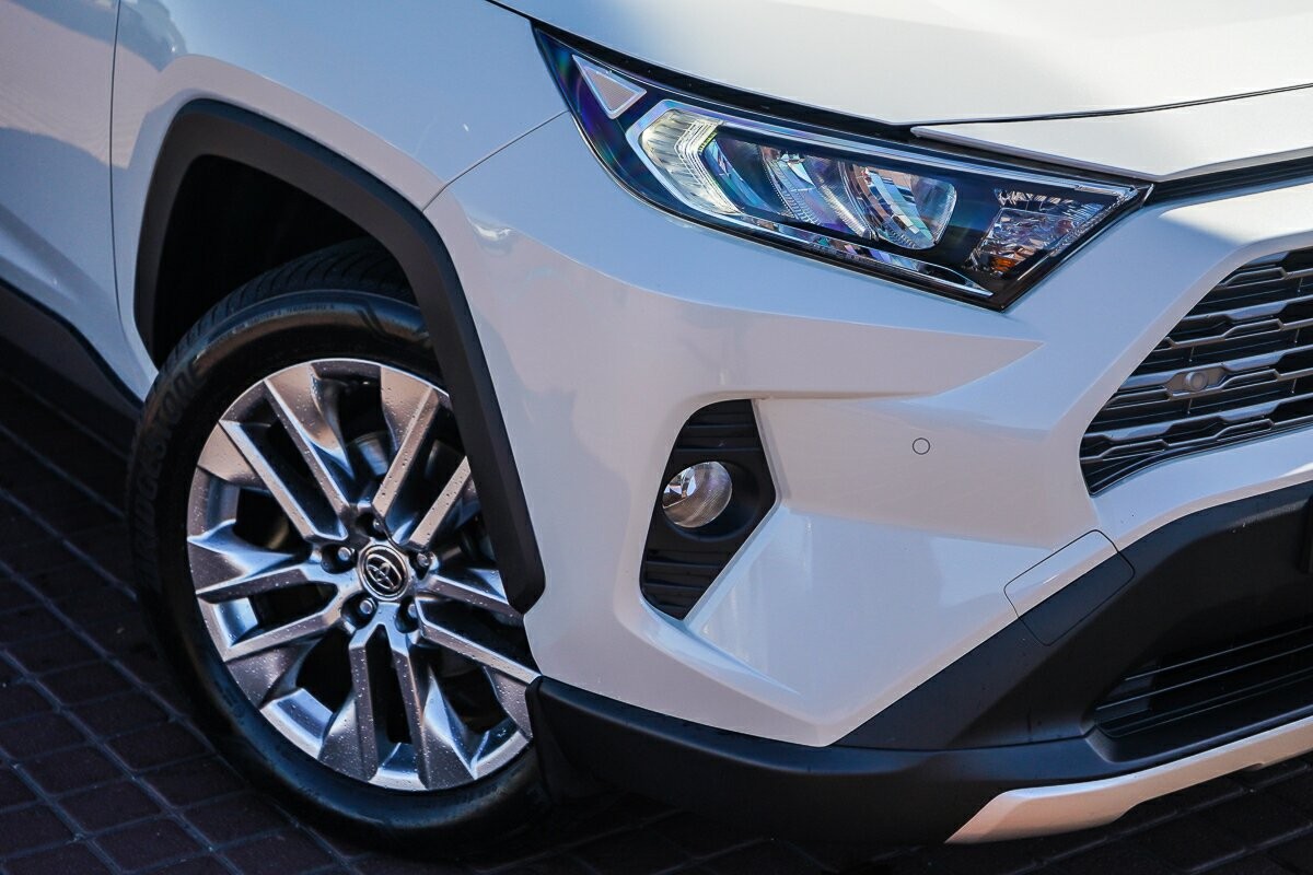 Toyota Rav4 image 2