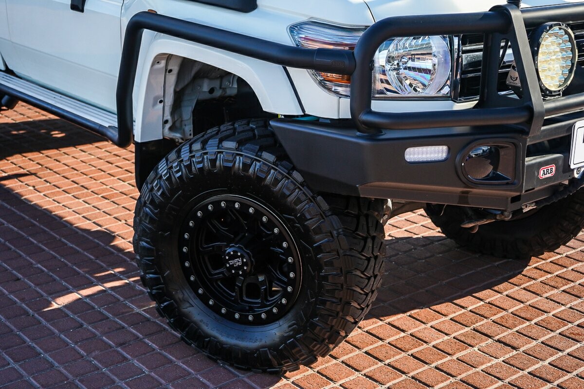 Toyota Landcruiser image 2