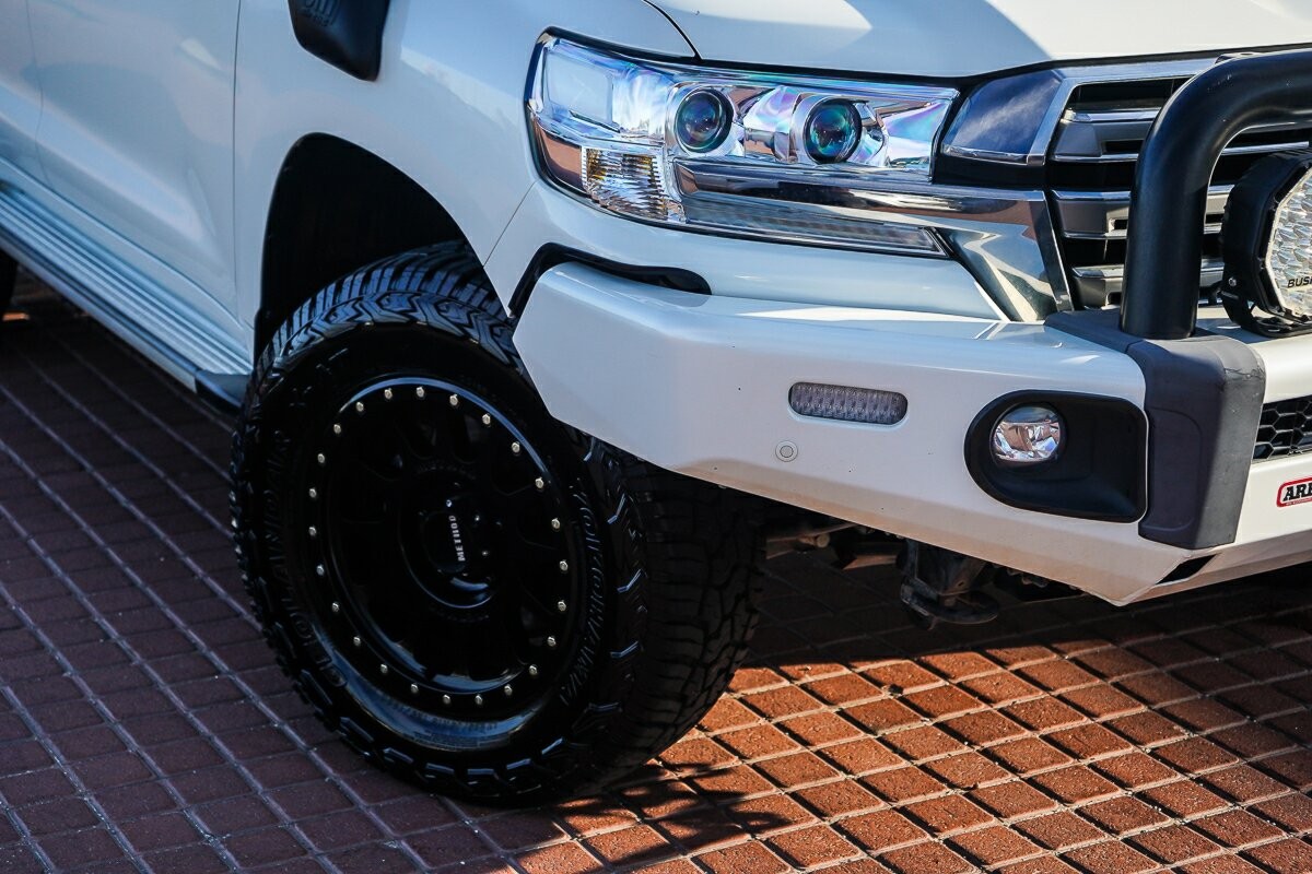 Toyota Landcruiser image 2