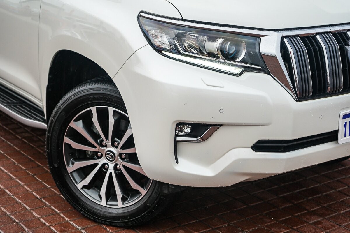 Toyota Landcruiser Prado image 2