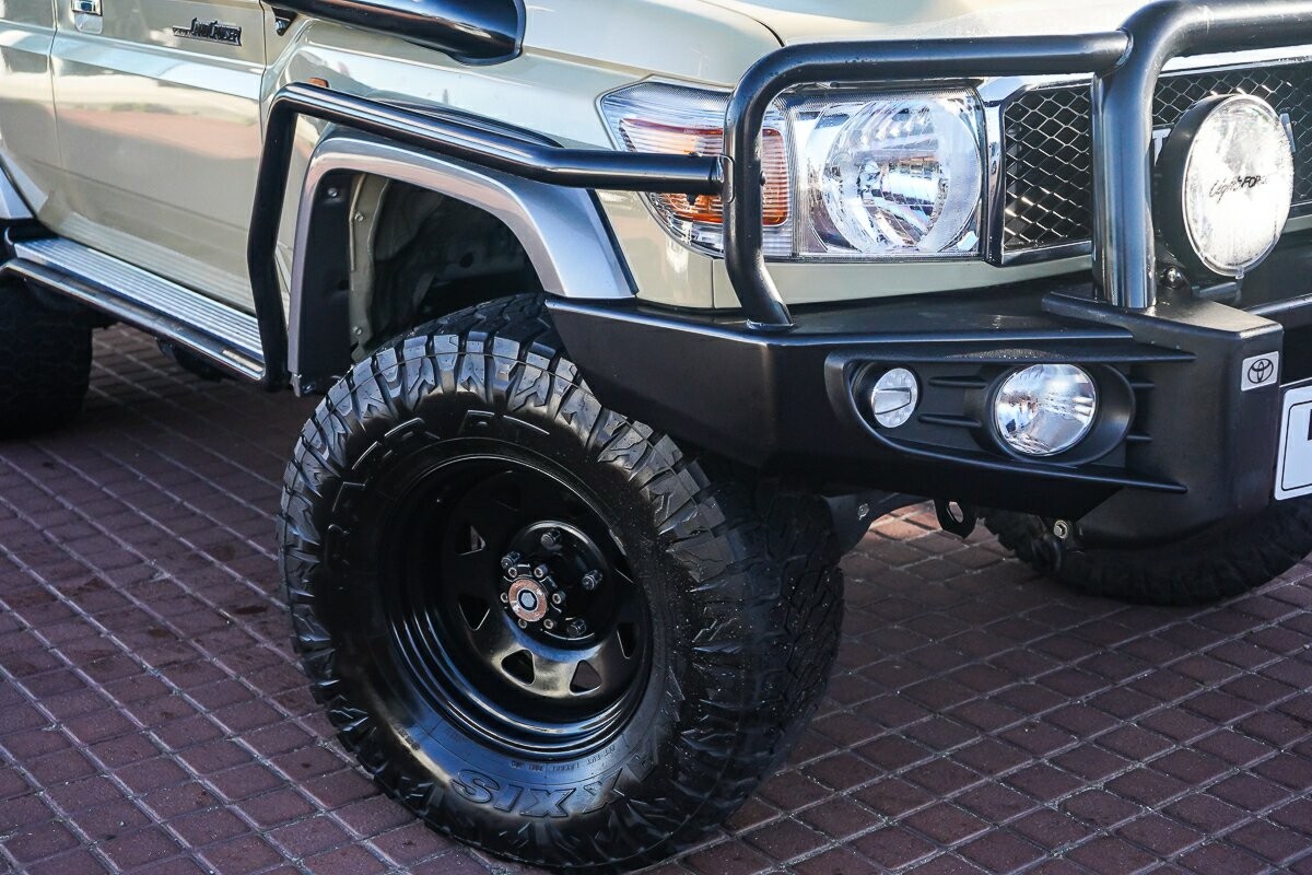 Toyota Landcruiser image 2