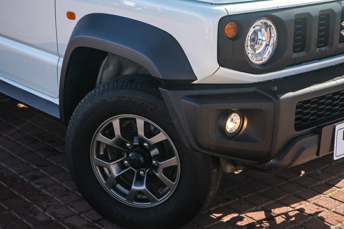 Suzuki Jimny image 2
