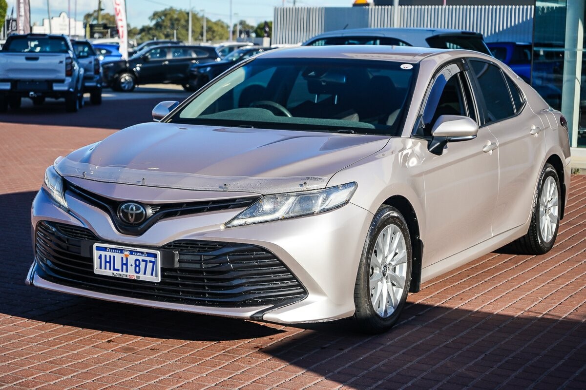 Toyota Camry image 4