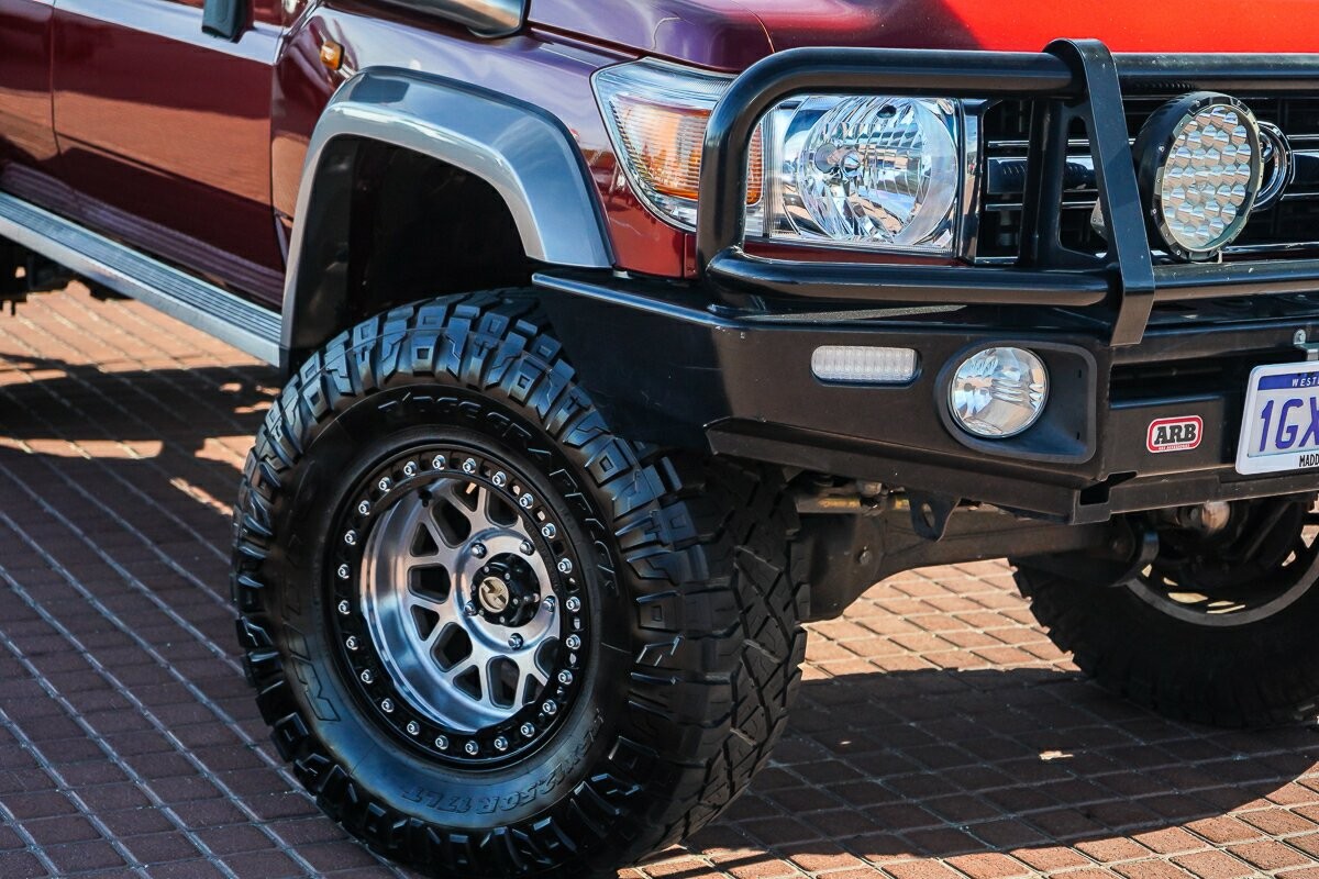 Toyota Landcruiser image 2