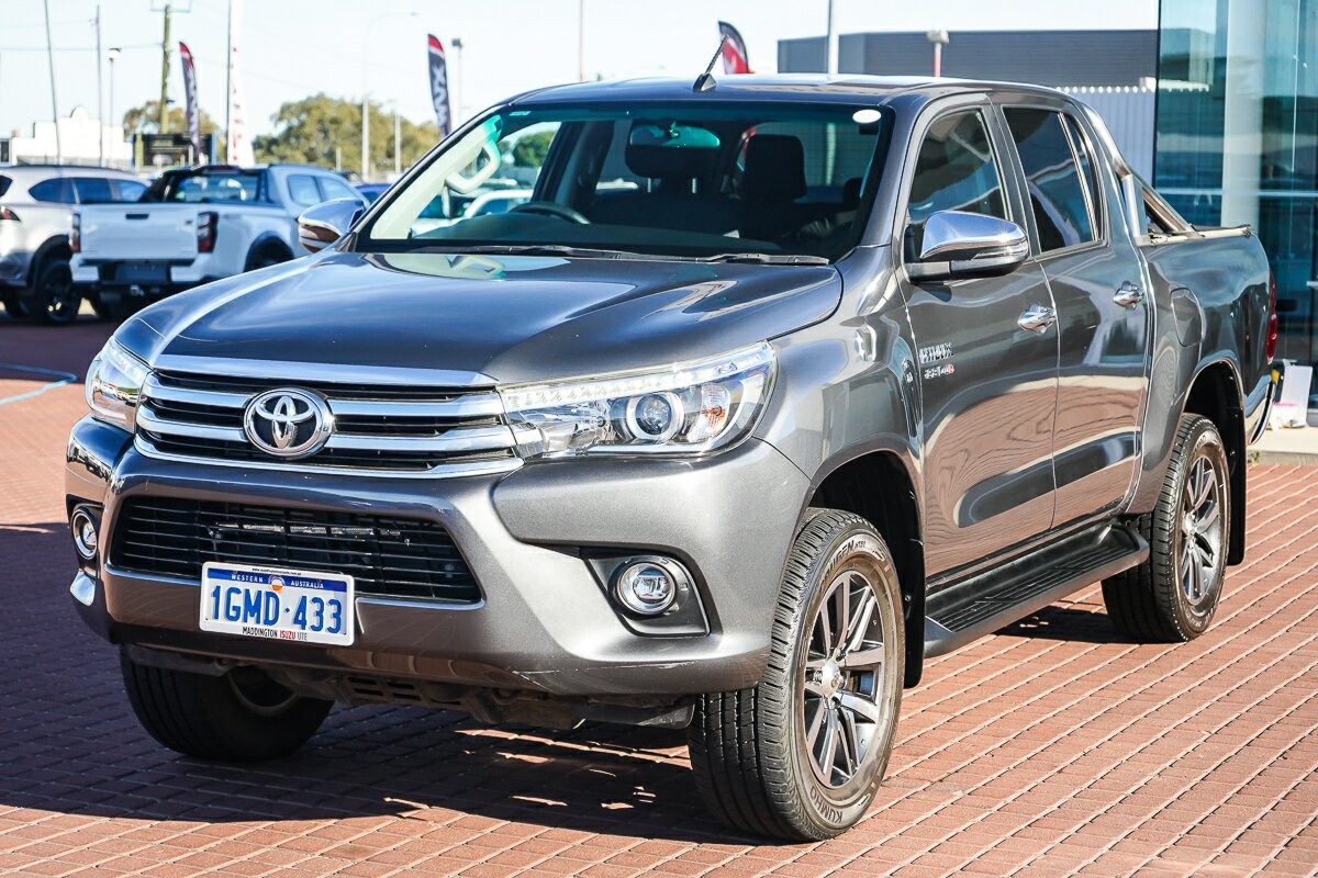 Toyota Hilux image 4