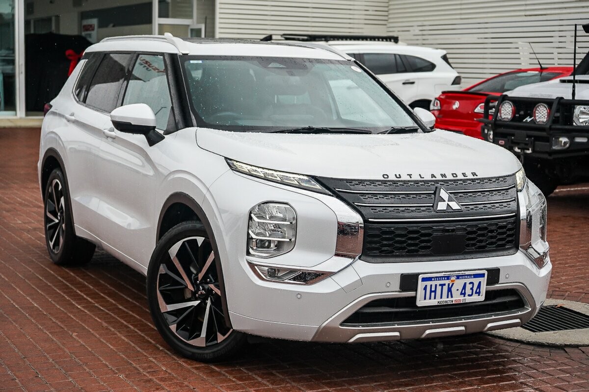 Mitsubishi Outlander image 1
