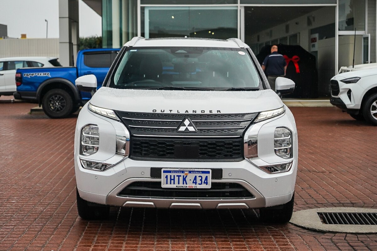 Mitsubishi Outlander image 3