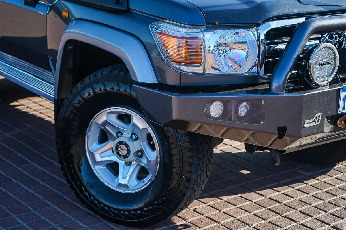 Toyota Landcruiser image 2