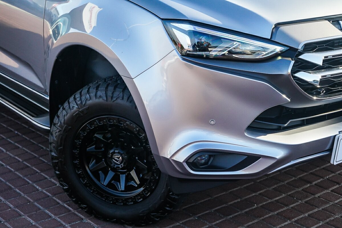 Isuzu Mu-x image 2