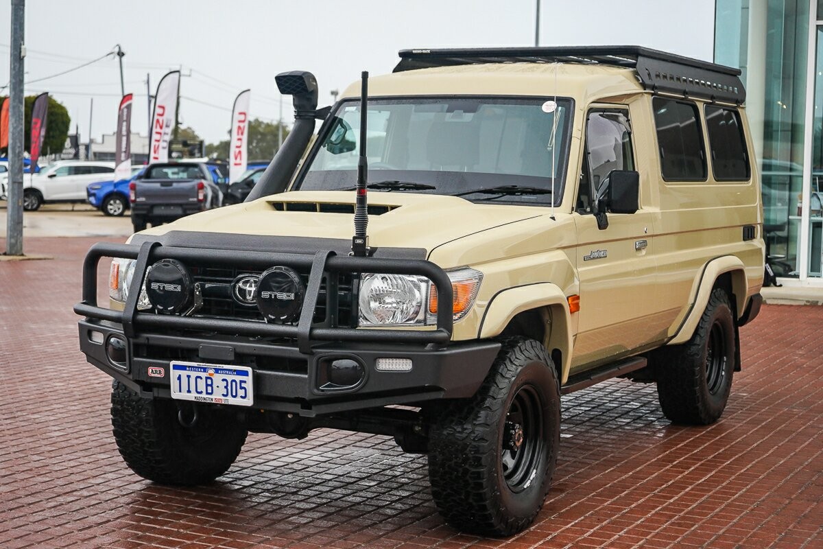 Toyota Landcruiser image 2