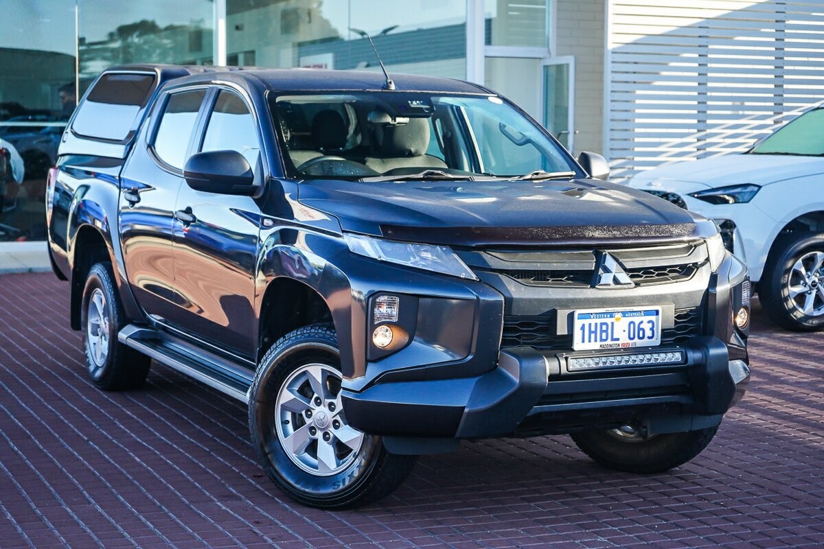 Mitsubishi Triton image 1