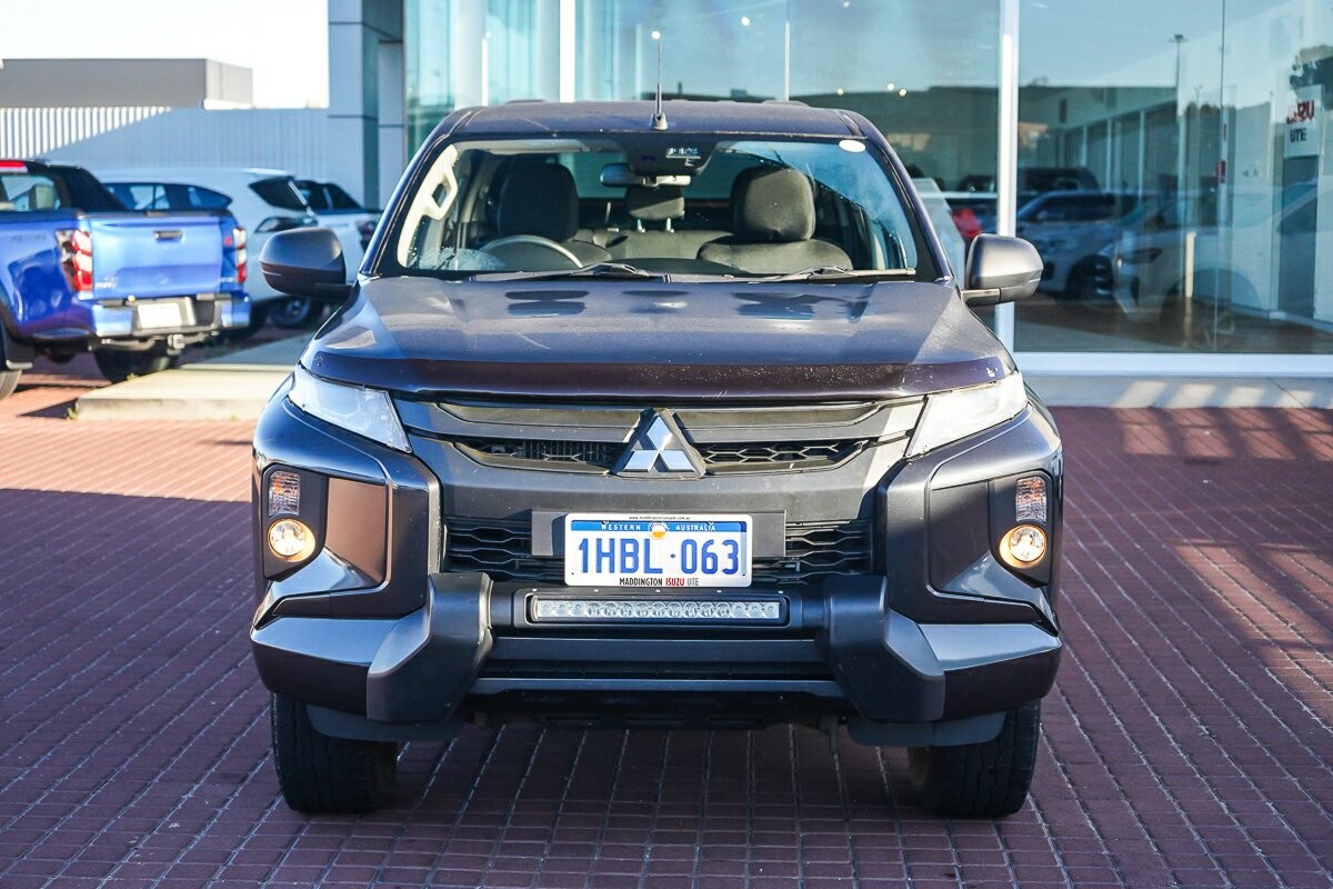 Mitsubishi Triton image 3