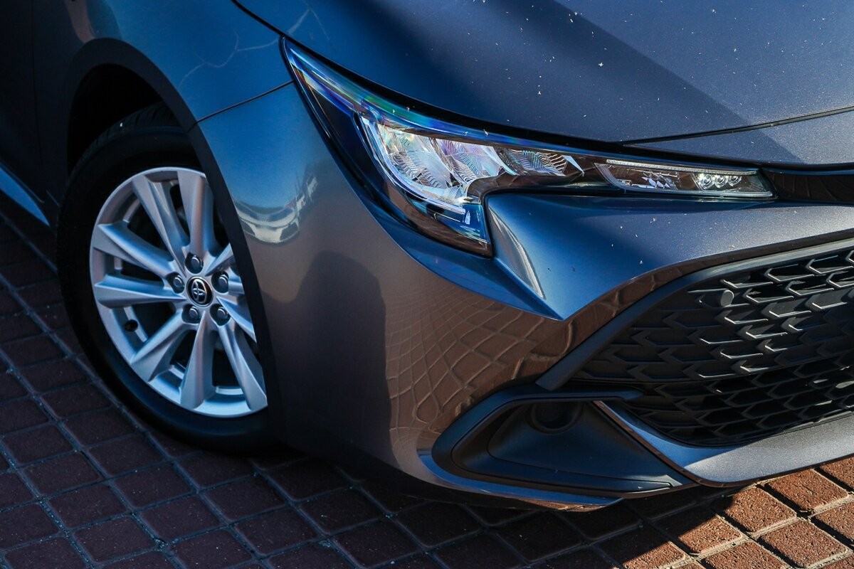 Toyota Corolla image 2