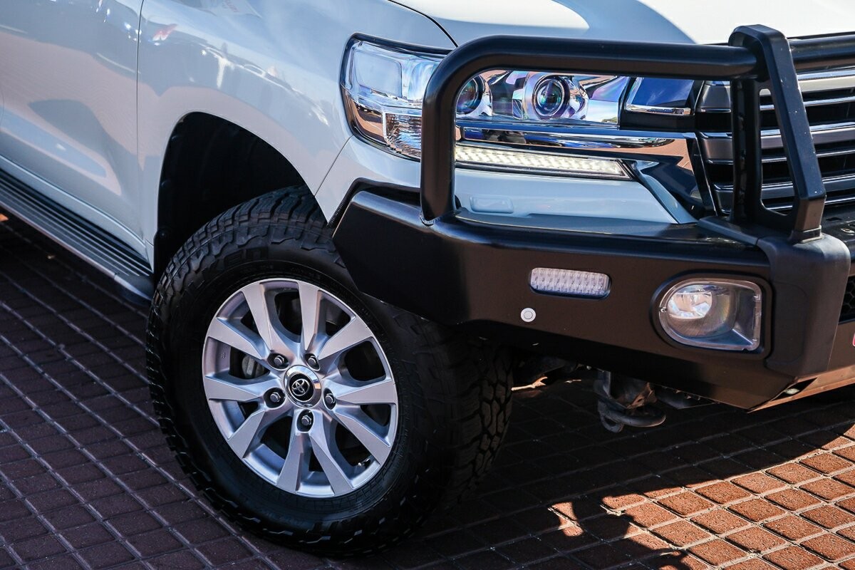 Toyota Landcruiser image 2