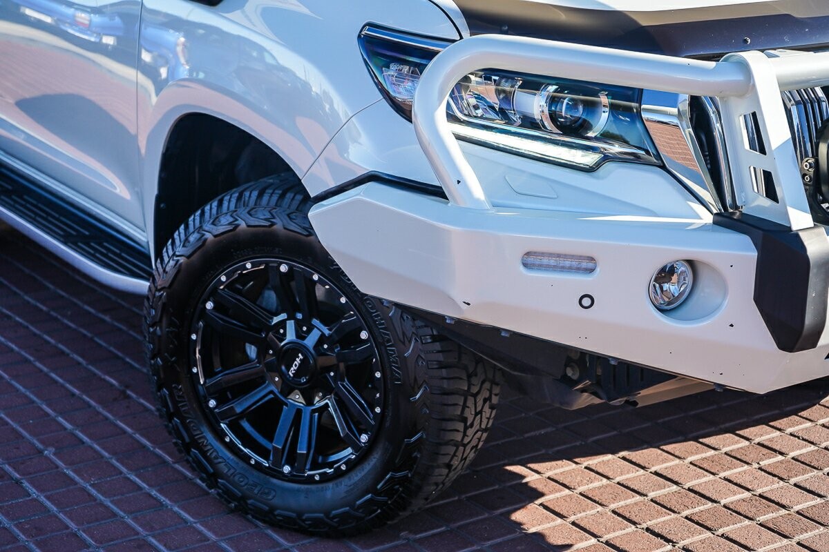 Toyota Landcruiser Prado image 2