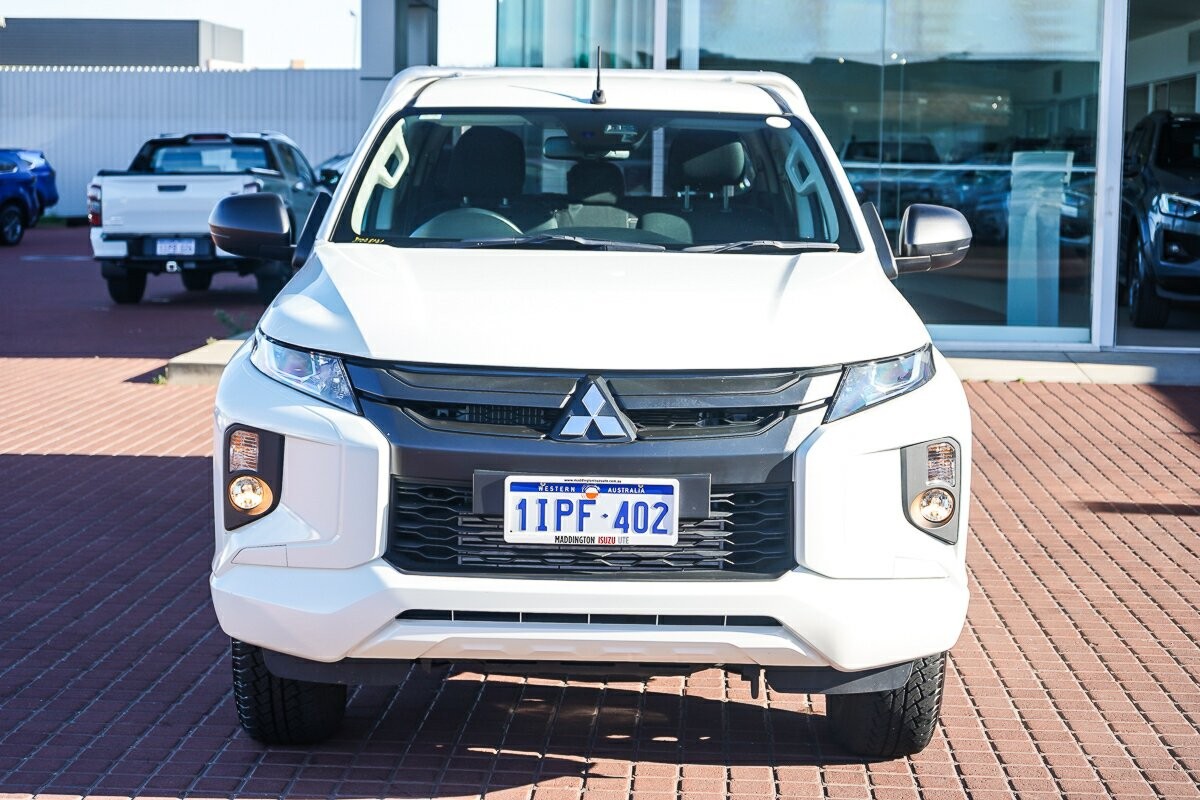 Mitsubishi Triton image 3