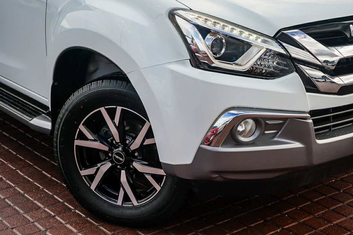 Isuzu Mu-x image 2