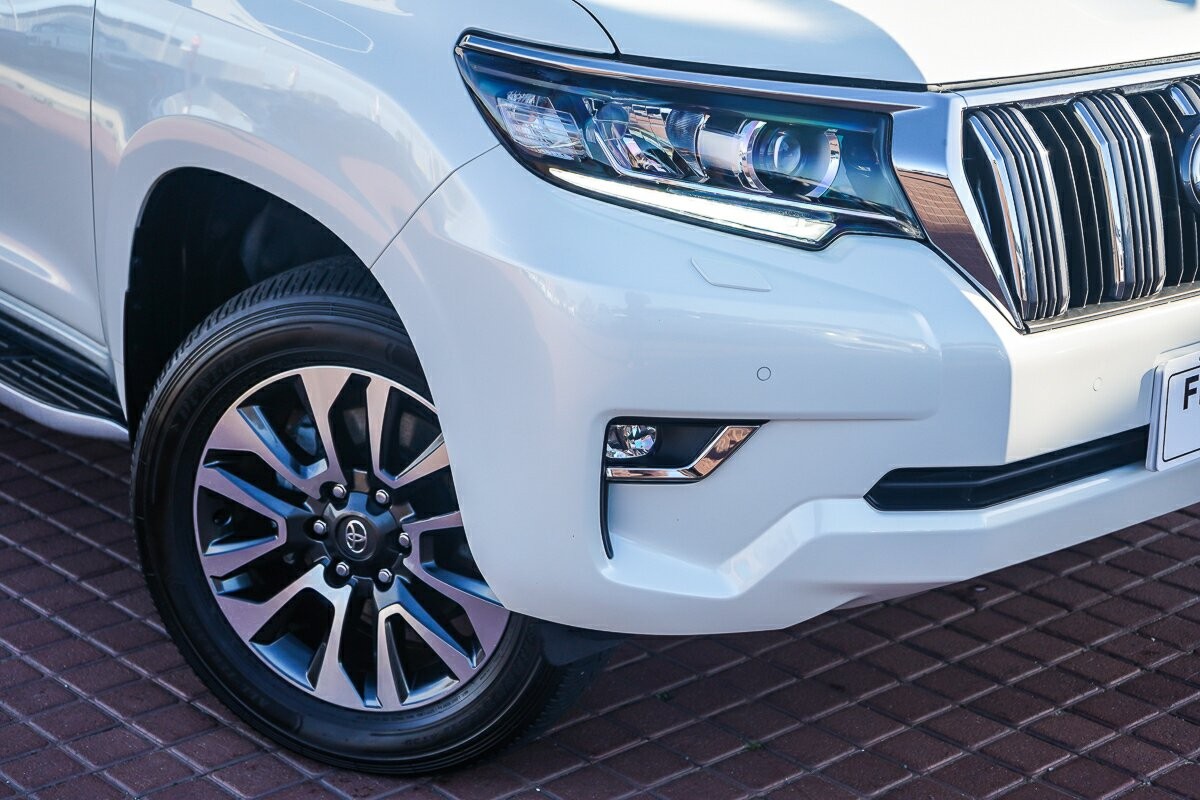 Toyota Landcruiser Prado image 2
