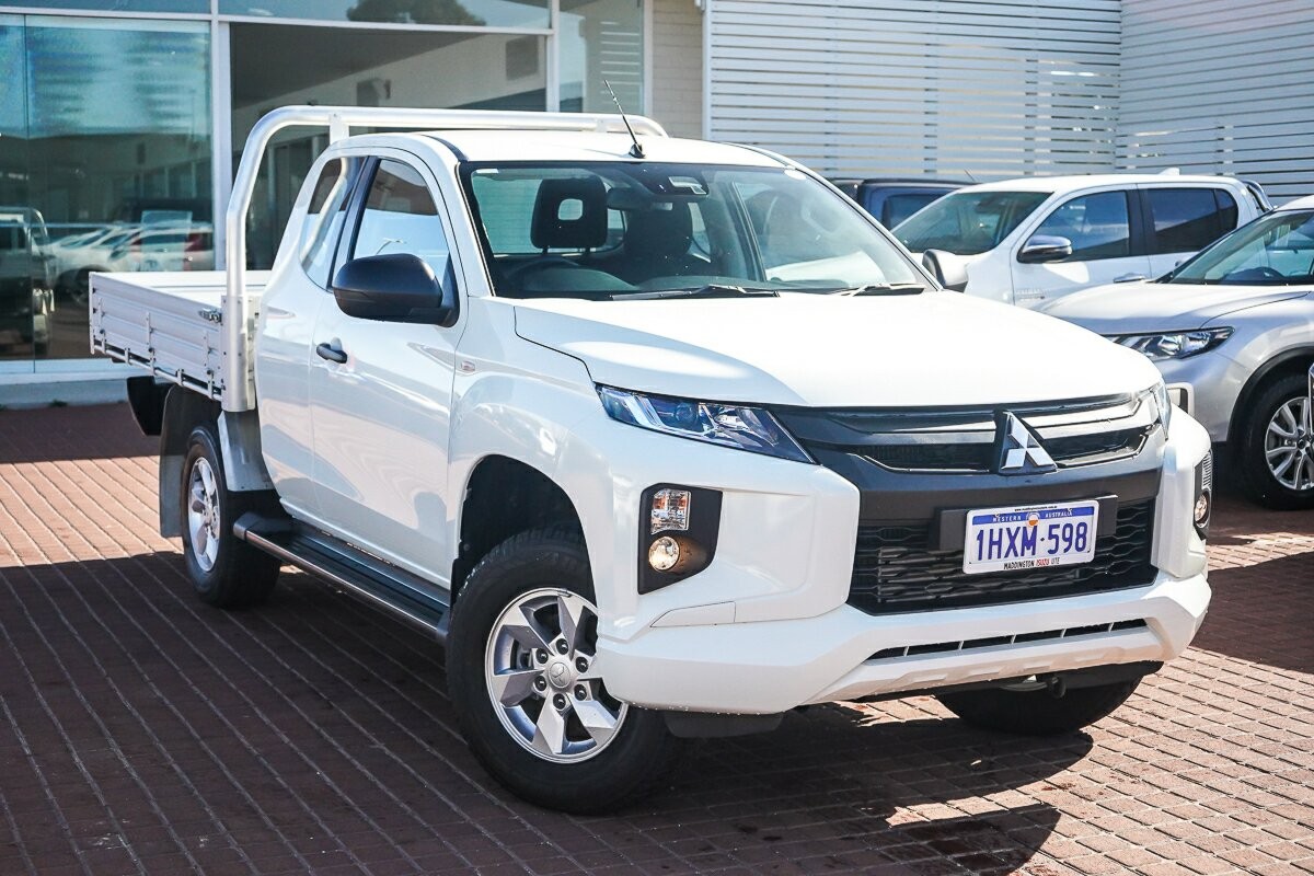 Mitsubishi Triton image 1