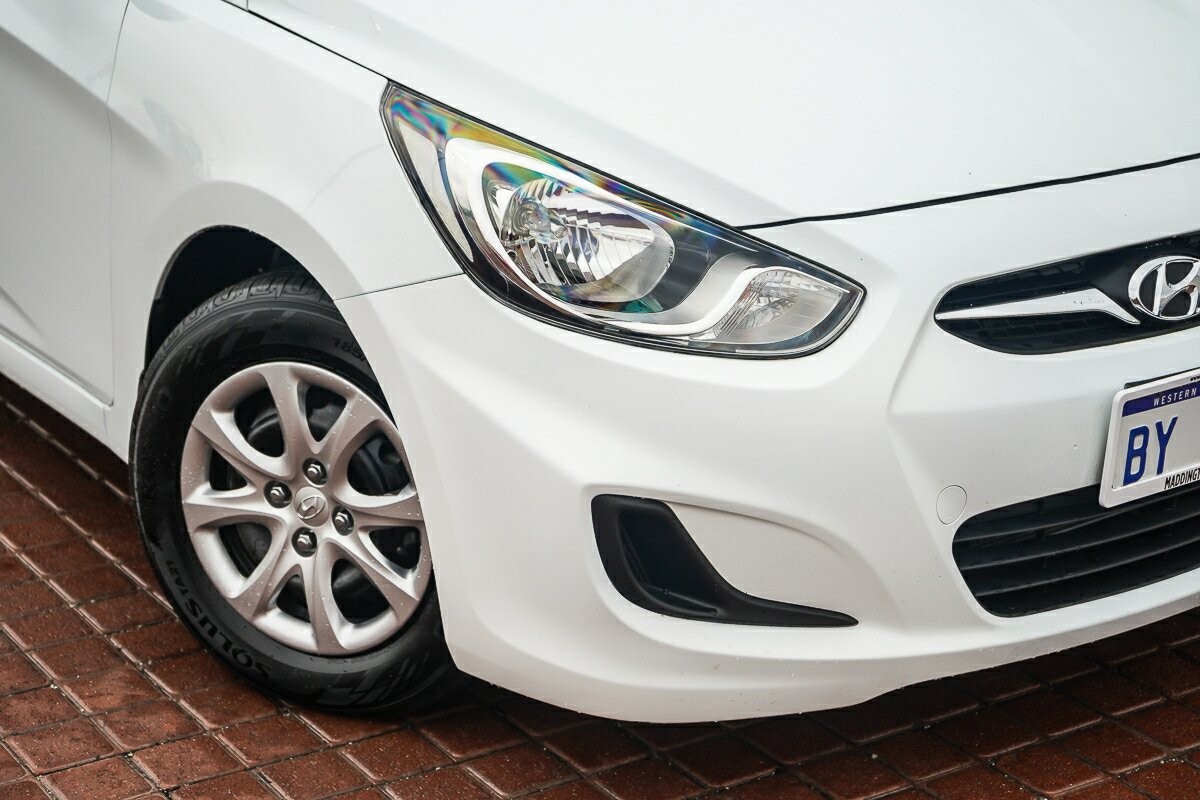 Hyundai Accent image 2