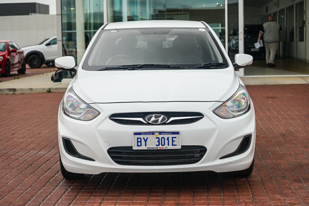 Hyundai Accent image 3