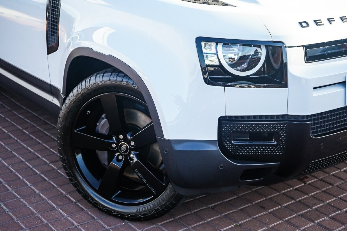 Land Rover Defender image 2
