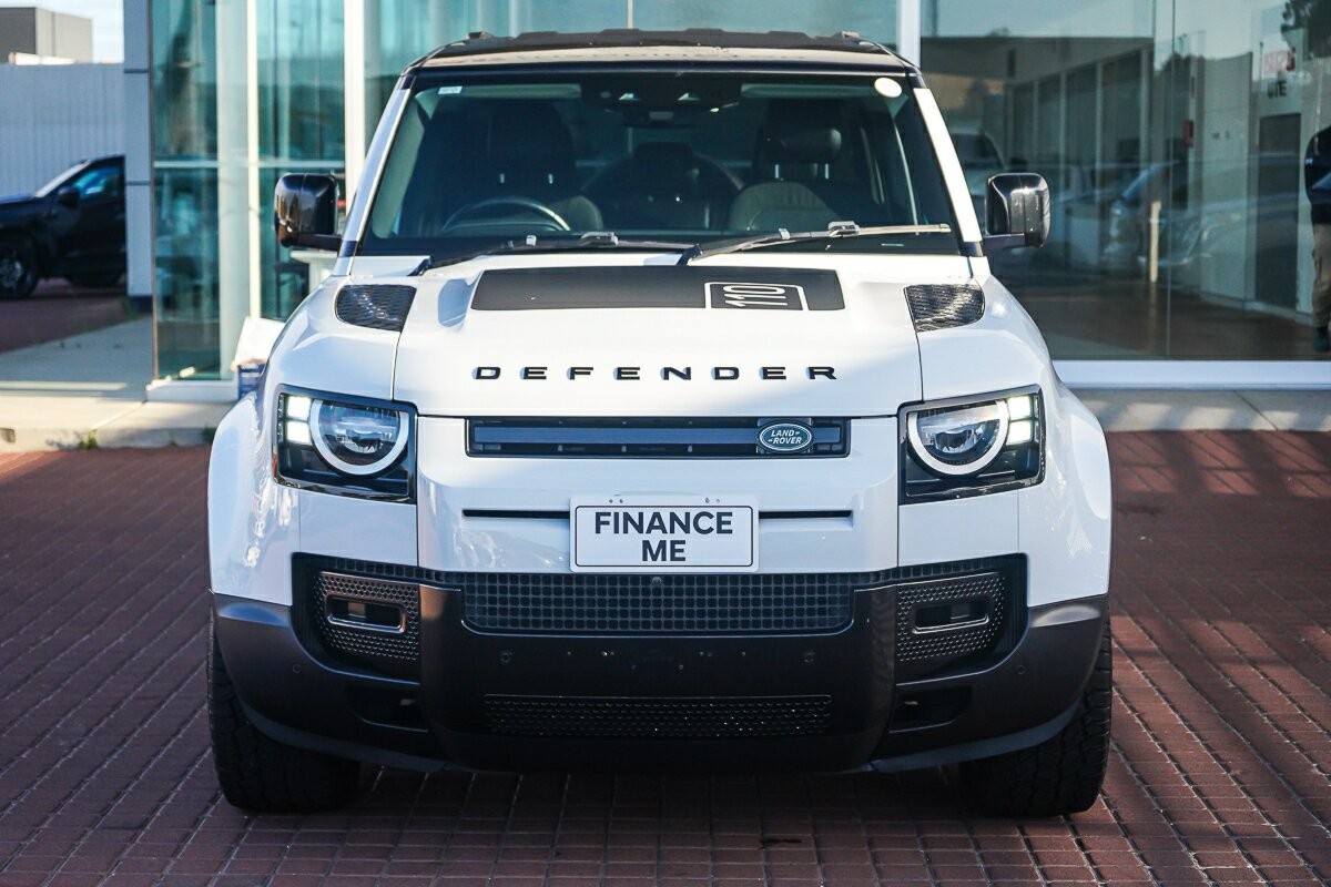 Land Rover Defender image 3