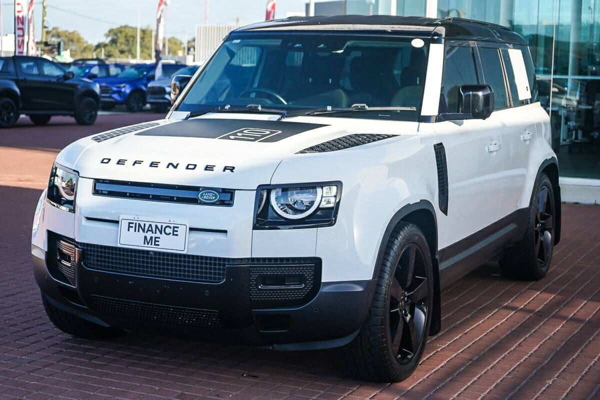 Land Rover Defender image 4
