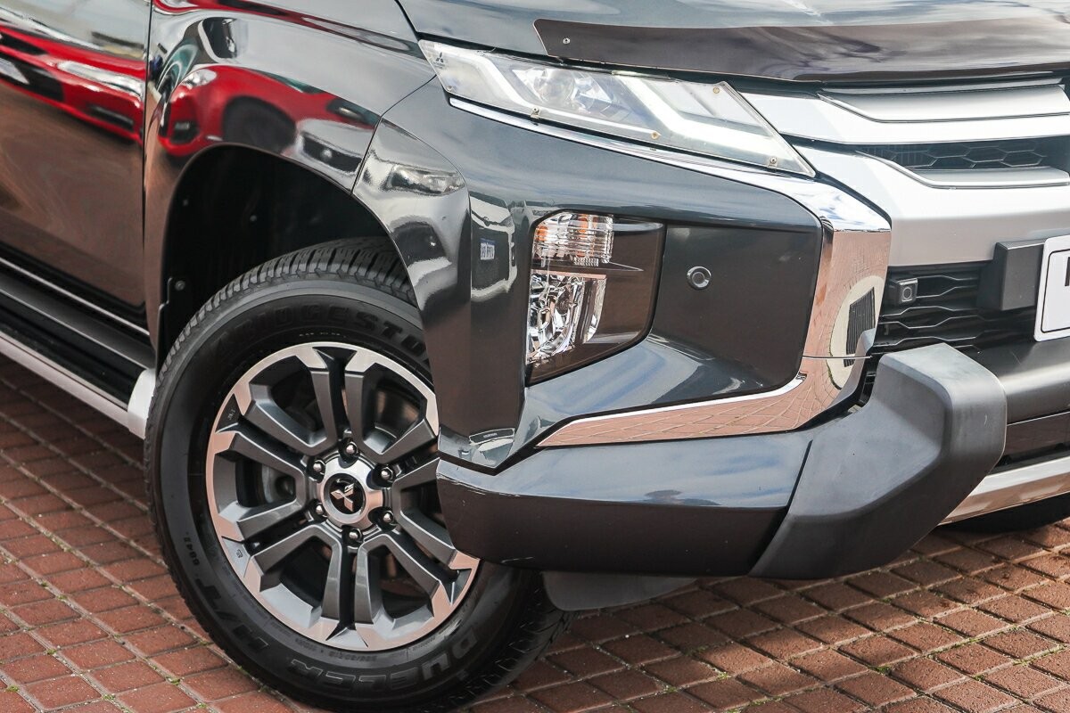 Mitsubishi Triton image 2