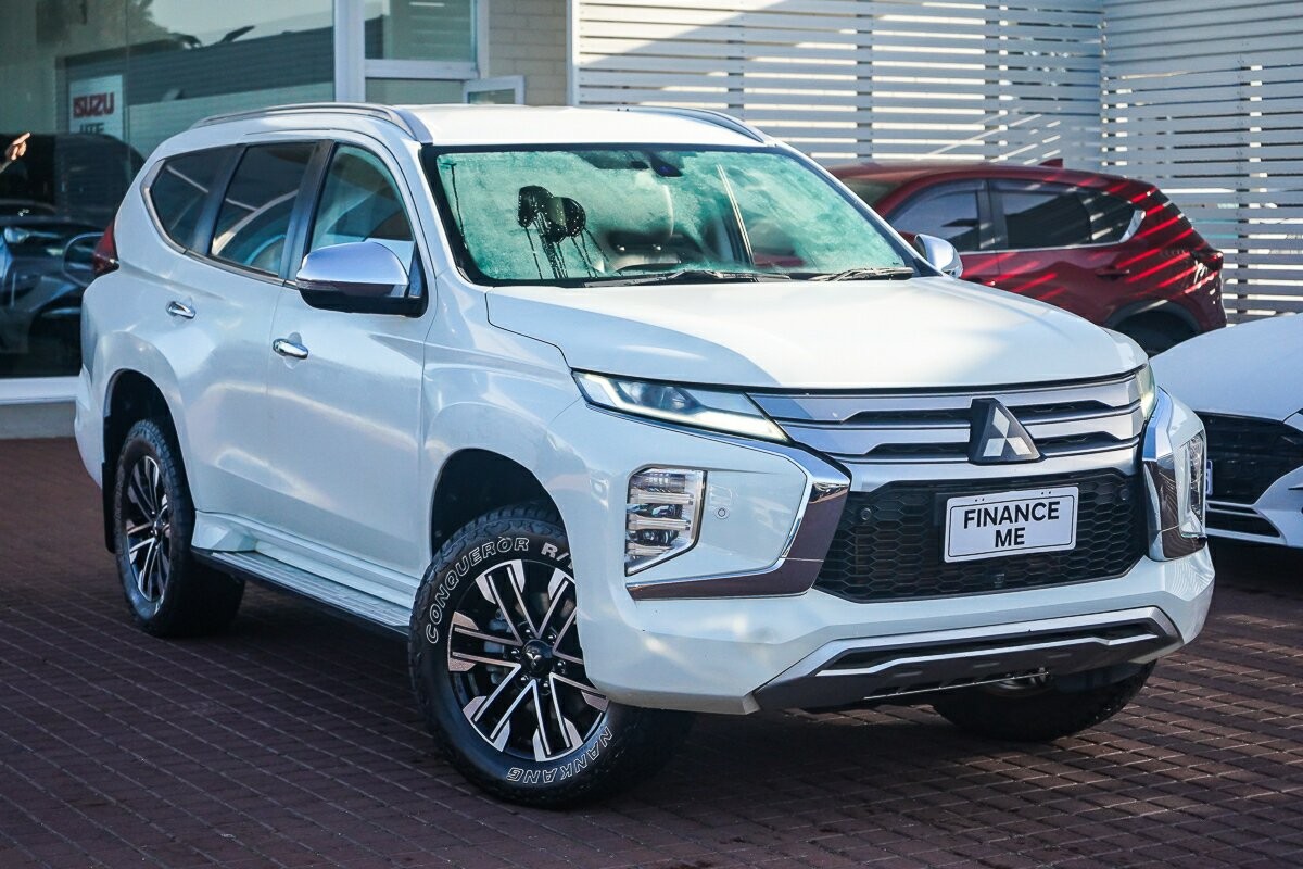 Mitsubishi Pajero Sport image 1