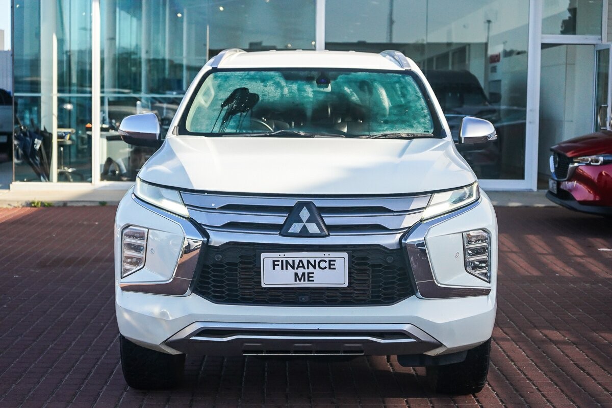 Mitsubishi Pajero Sport image 3