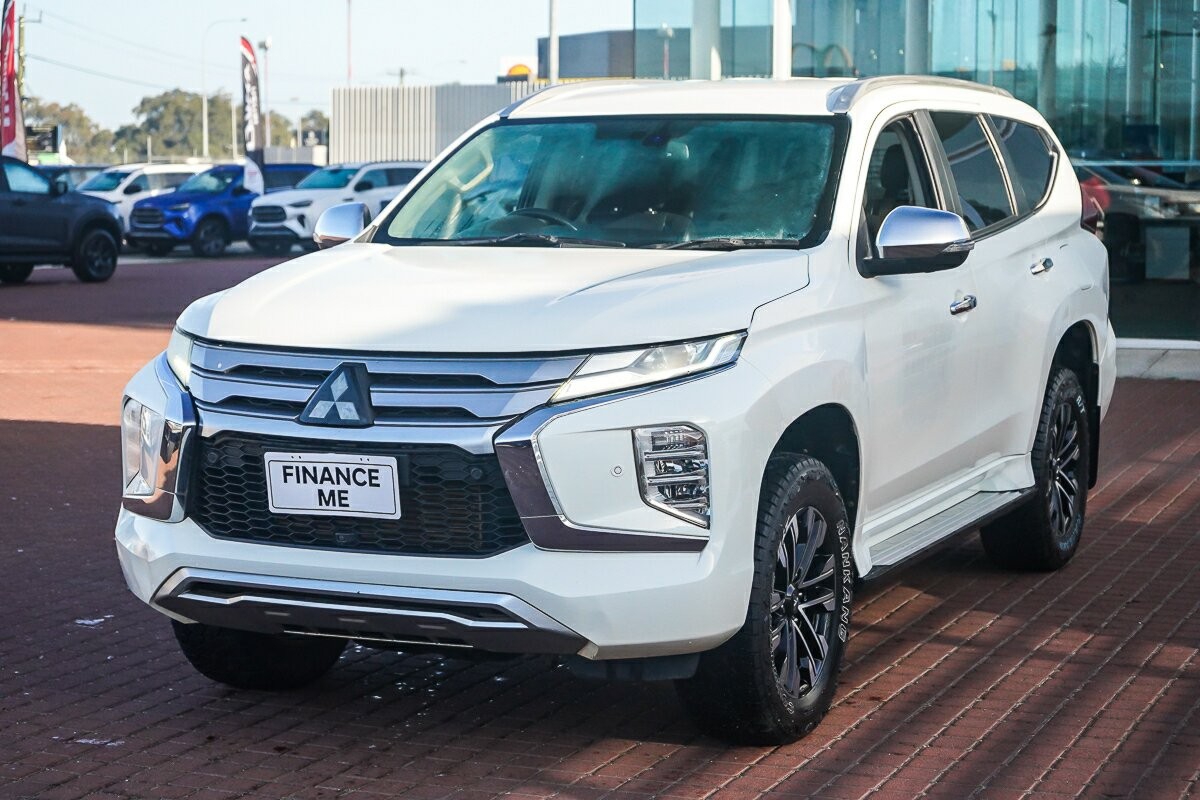 Mitsubishi Pajero Sport image 4