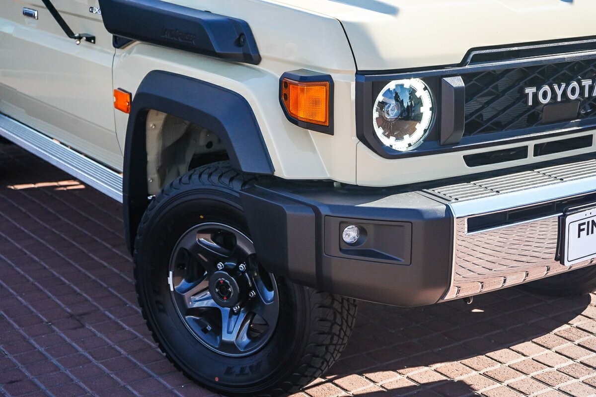 Toyota Landcruiser image 2