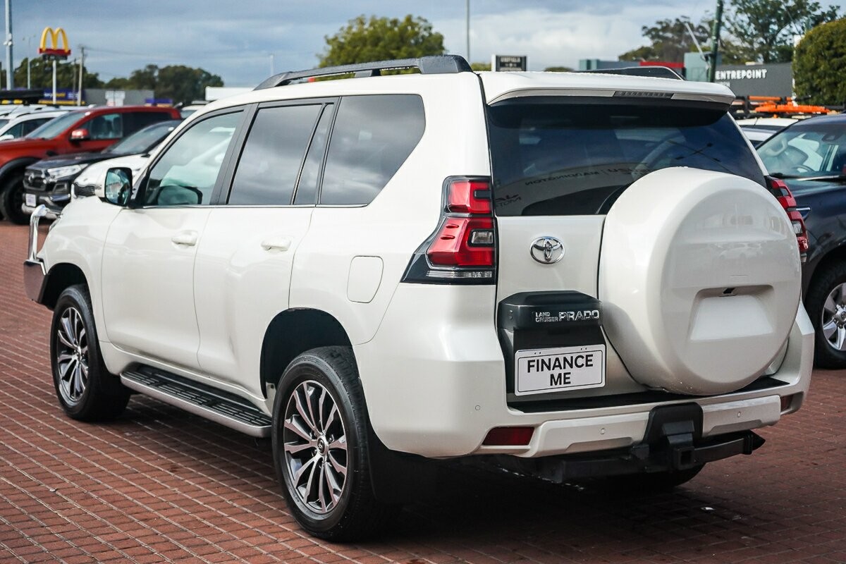 Toyota Landcruiser Prado image 4