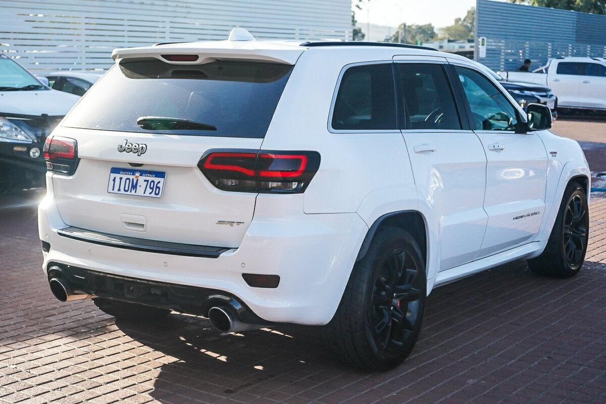 Jeep Grand Cherokee image 4