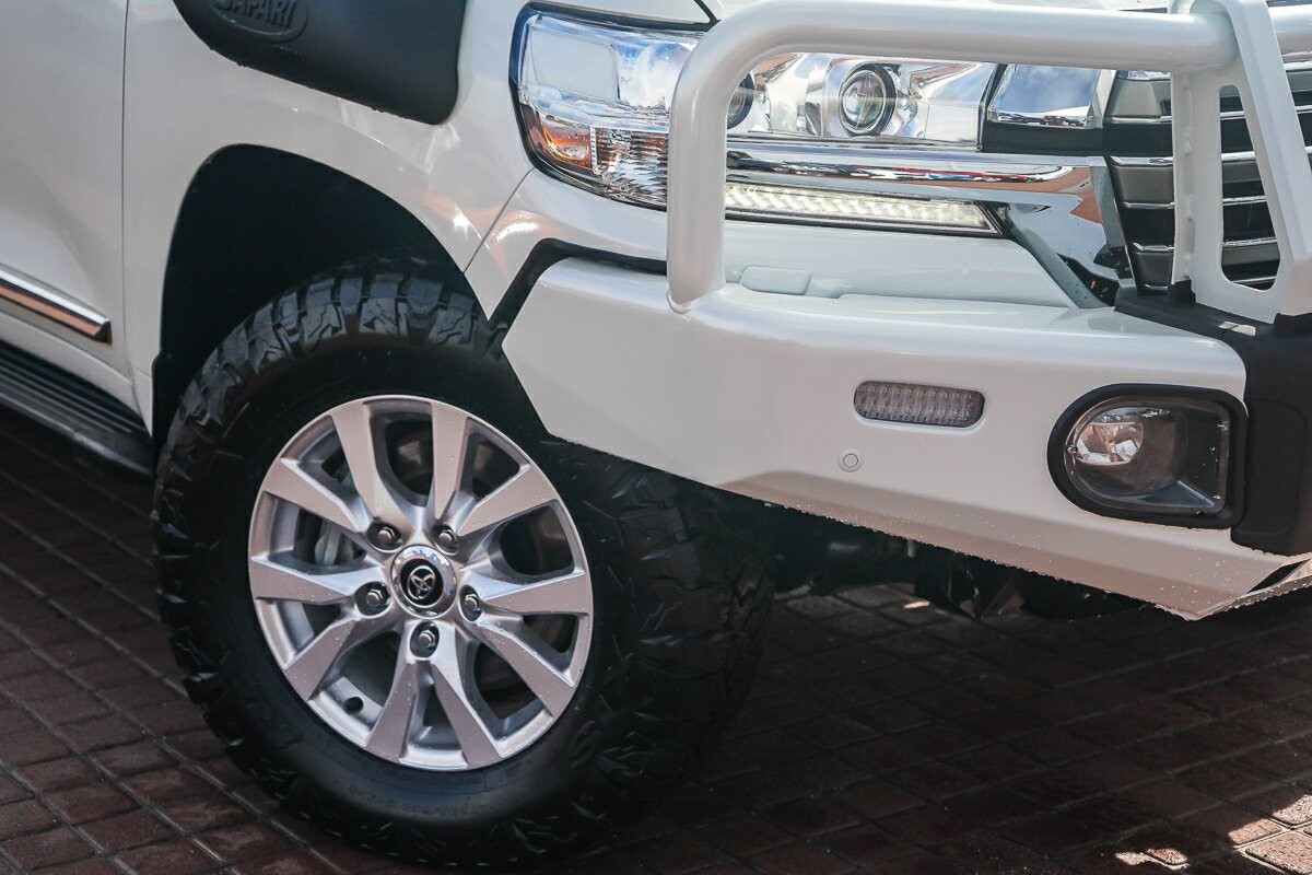 Toyota Landcruiser image 2