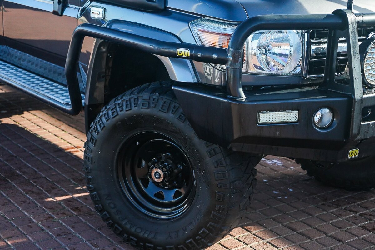 Toyota Landcruiser image 2