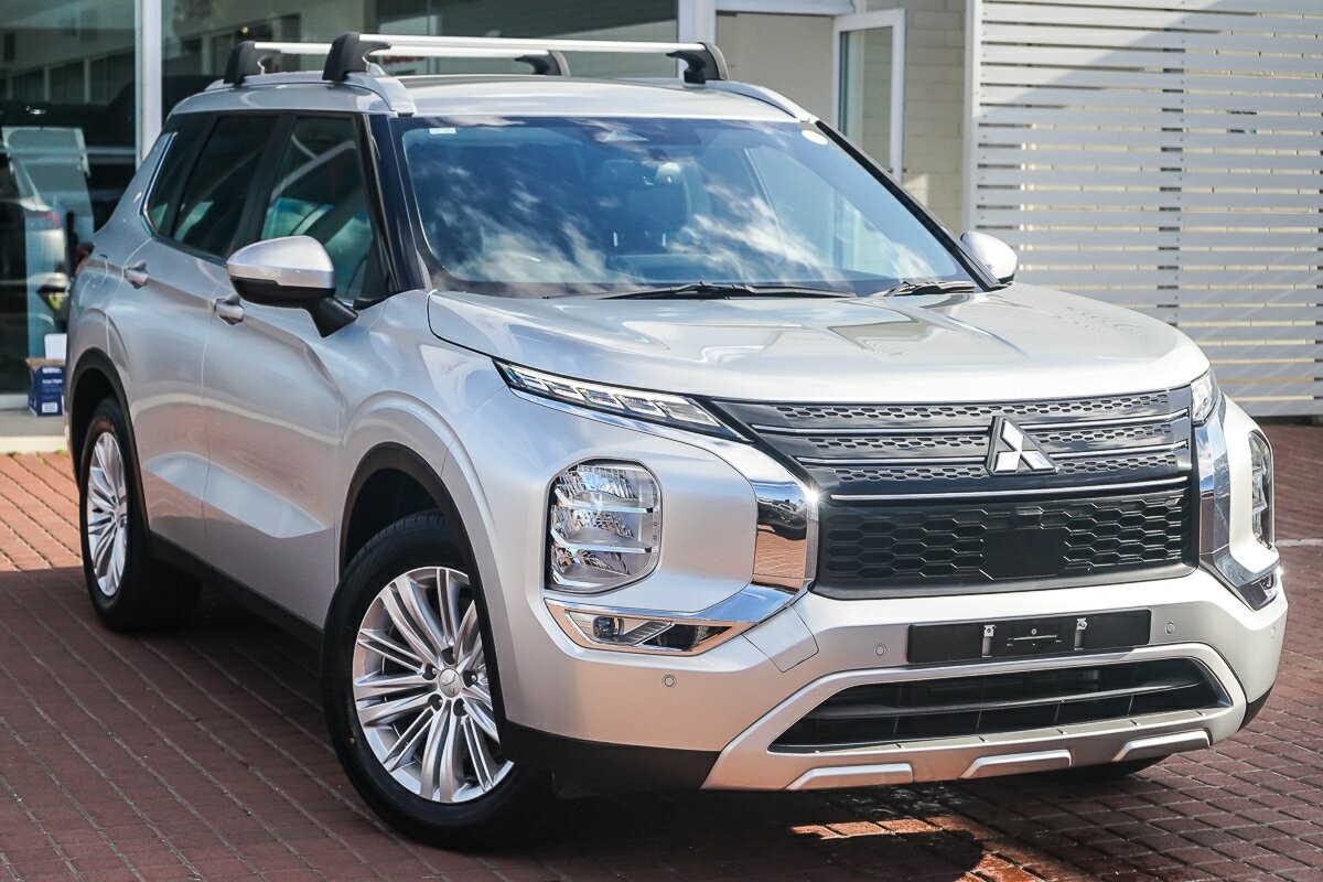 Mitsubishi Outlander image 1