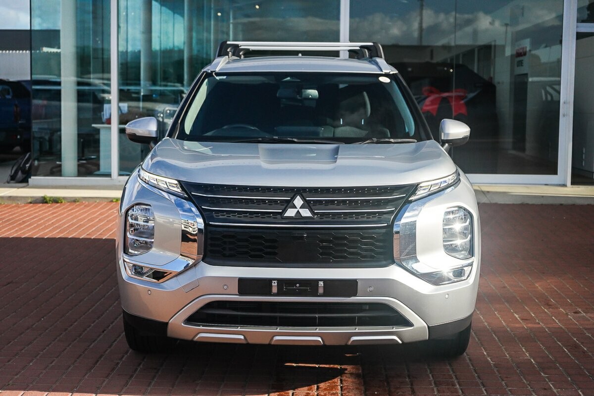 Mitsubishi Outlander image 3