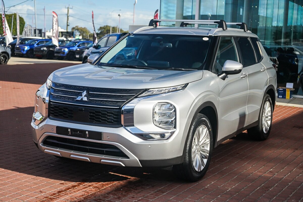 Mitsubishi Outlander image 4