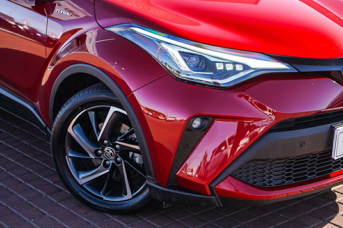 Toyota C-hr image 2