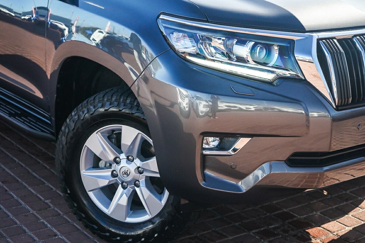 Toyota Landcruiser Prado image 2