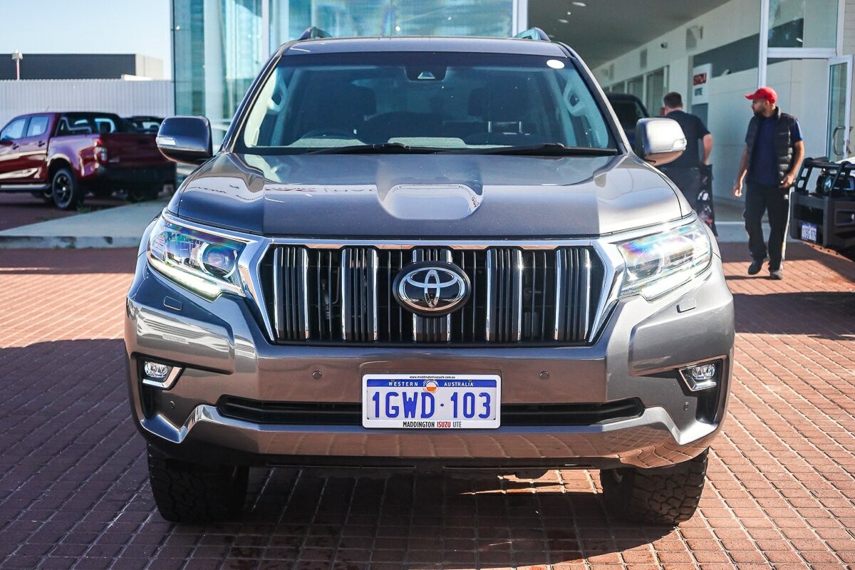 Toyota Landcruiser Prado image 3