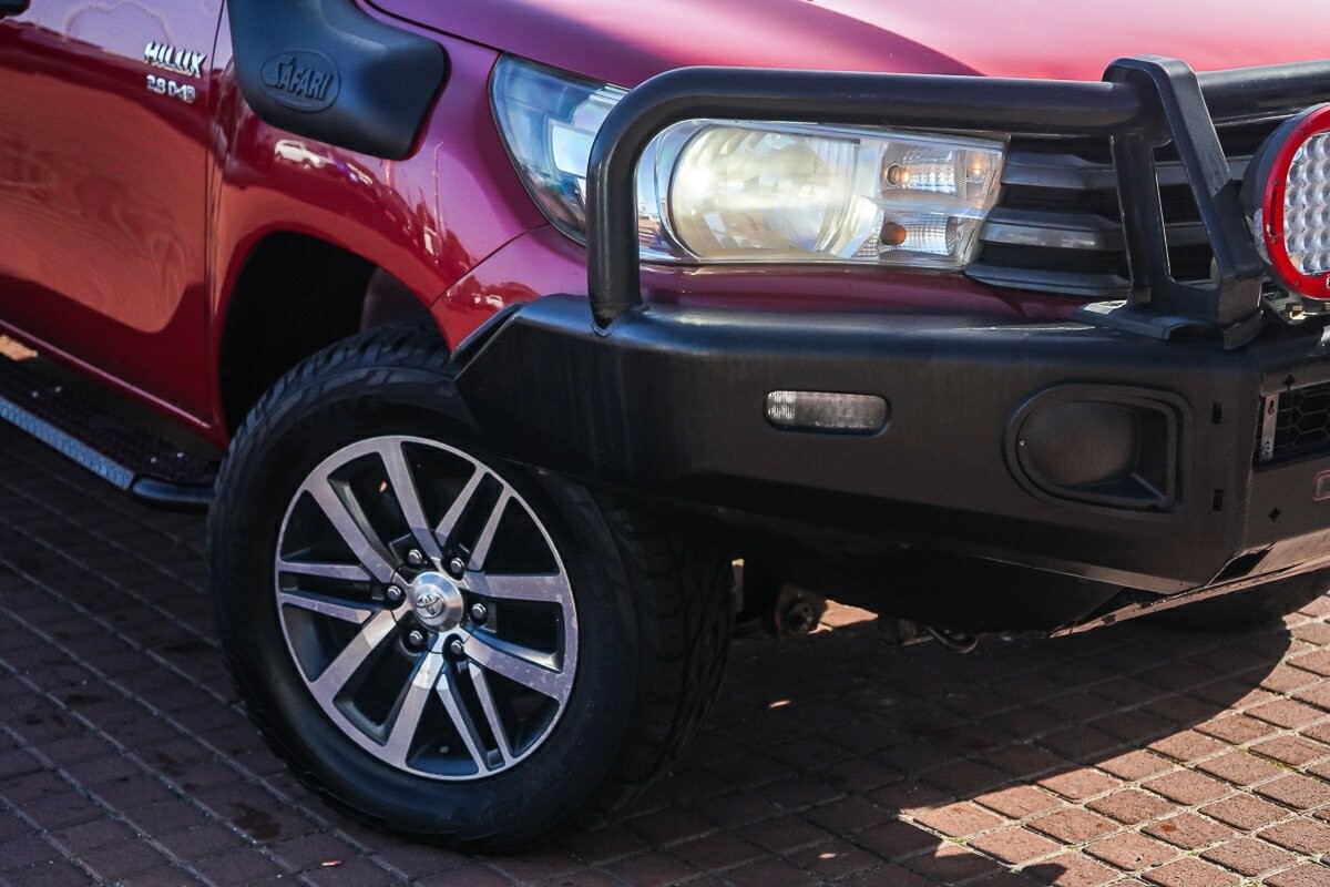 Toyota Hilux image 2